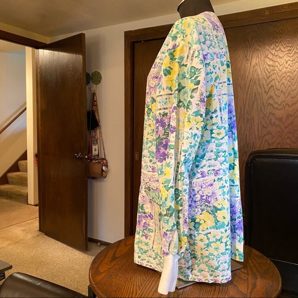 Women’s Floral “Working Scrubs by White Swan” Scrub Jacket (Medium) - Picture 5 of 7